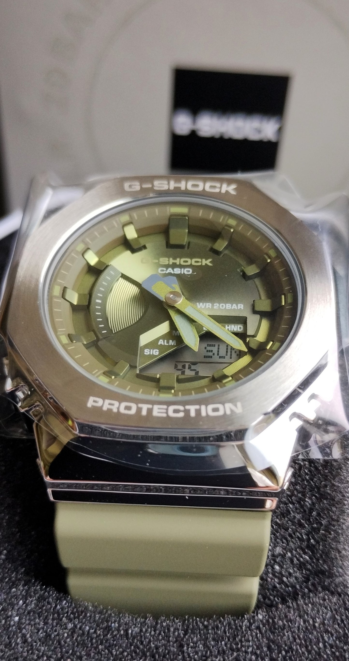 Casio G-Shock Classic Women's Watch Silver / Olive Green GM-S2100-3AER